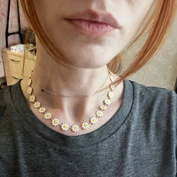White Daisy Enamel Chain Choker Necklace - Picture 3 of 12